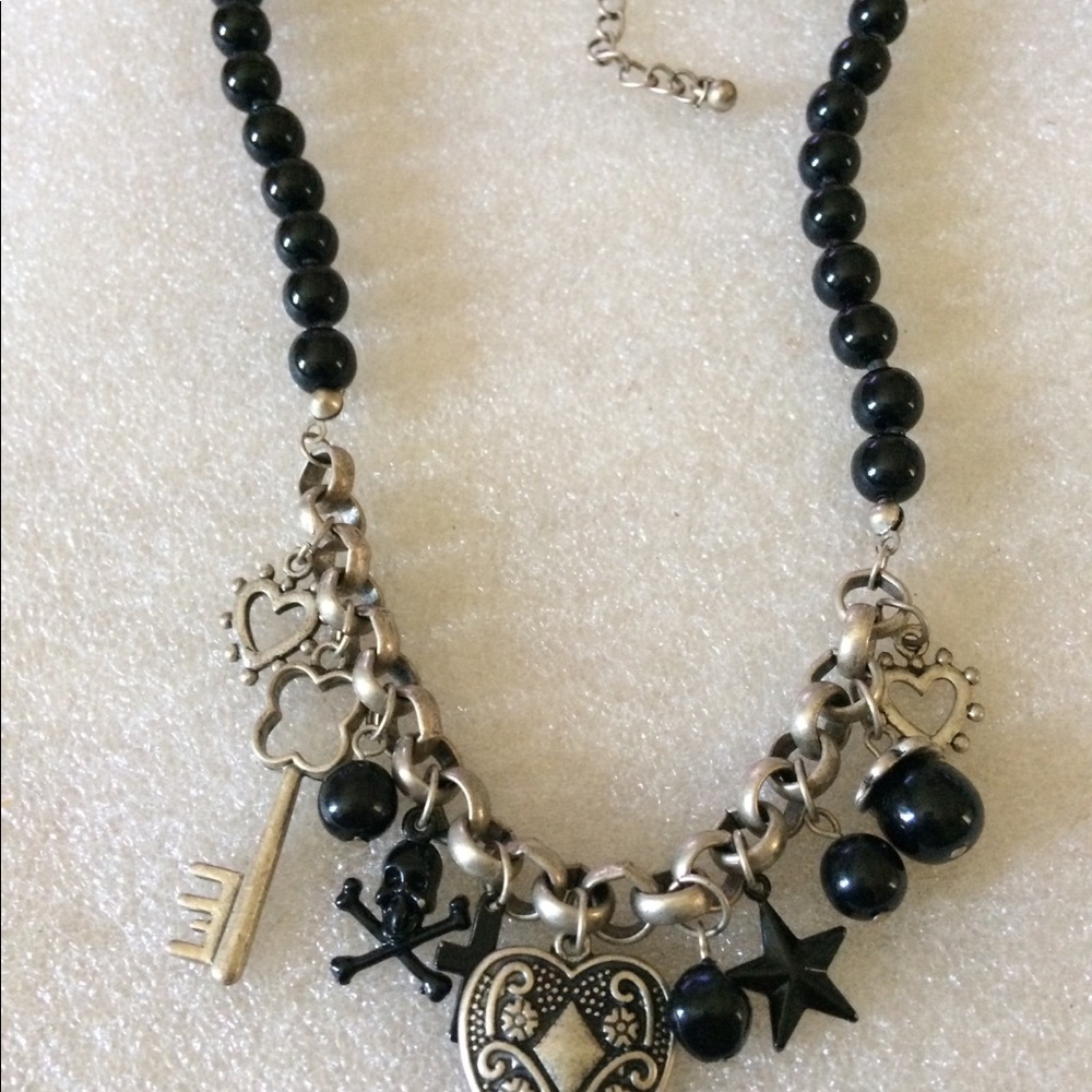 Vintage black beads charms necklace - Picture 2 of 3